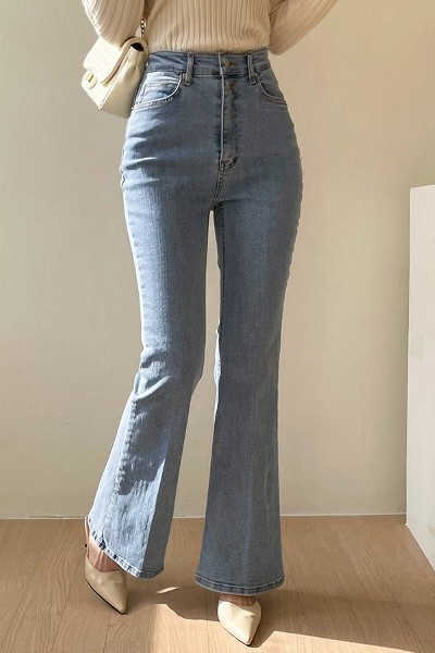 10 Fashionable Korean Jeans You Need For 2023 - Krendly